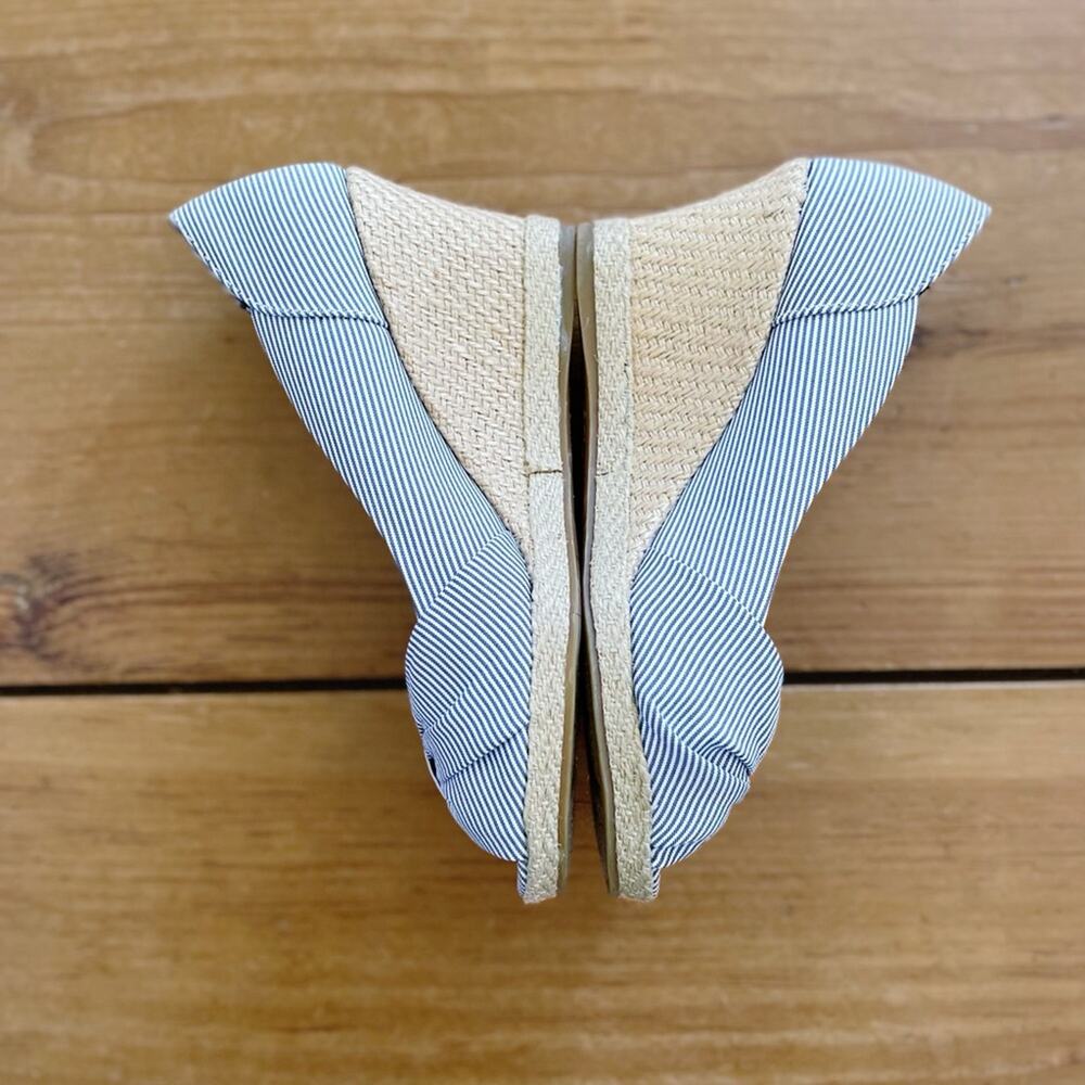 Life Stride Blue & White Striped Seersucker Wedges Size 5.5 EUC - Picture 7 of 13